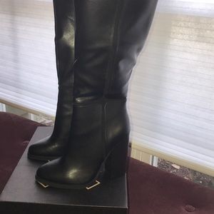 Black heeled boots